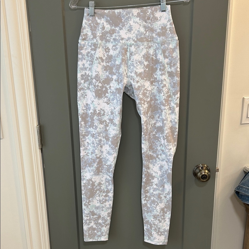 Mono B  Print Leggings Size Medium NWOT